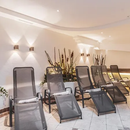 Hotel Erna 3*