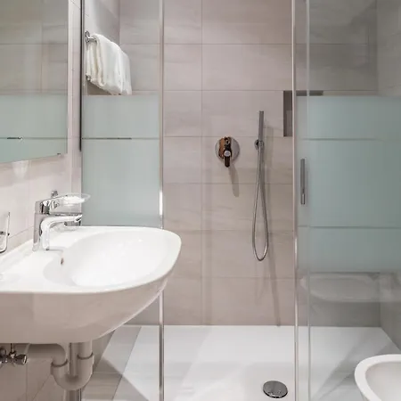 Hotel Erna 3*